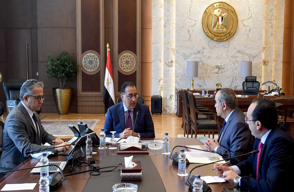 رئيس الوزراء يتابع مع وزيري السياحة والآثار والطيران المدني حركة السياحة الوافدة